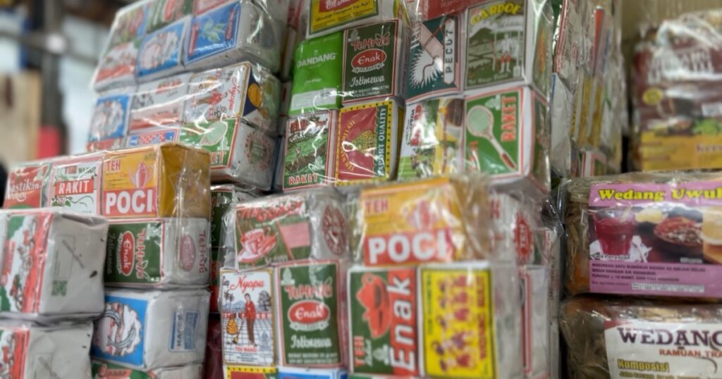 Paket teh Solo pada salah satu lapak pedagang di Pasar Gede, Solo
