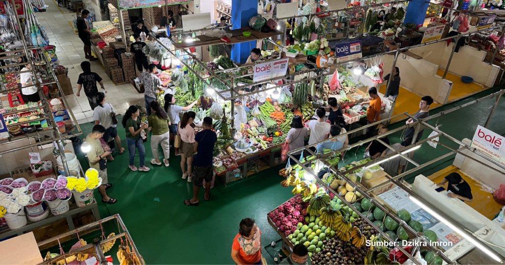 Suasana Pasar Modern PIK 1