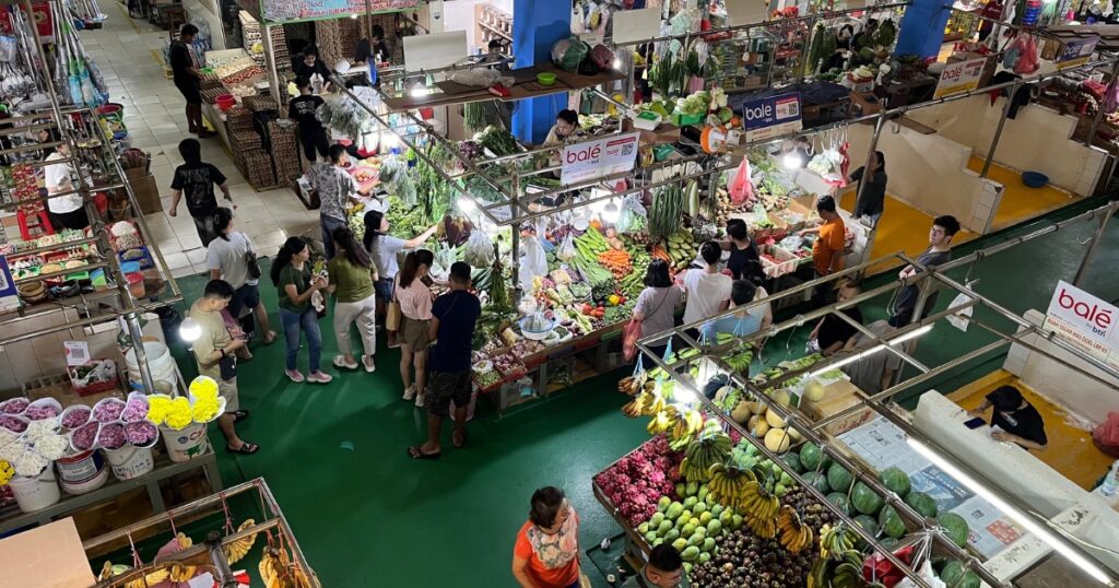 Suasana Pasar Modern PIK 1