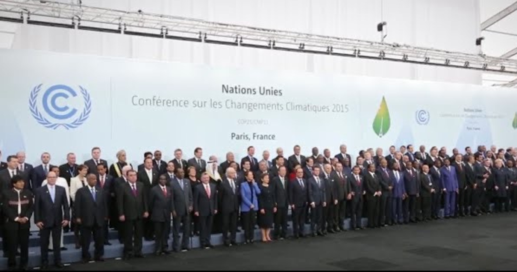 Para pemimpin dunia foto bersama di COP21, Konferensi PBB untuk Perubahan Iklim di Le Bourget, pinggir kota Paris (30/11/2015). (Foto: Tangkapan layar Youtube UN Climate Change)